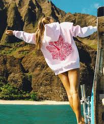Bold Fashion Moves with Pink Palm Puff US pink palm puff