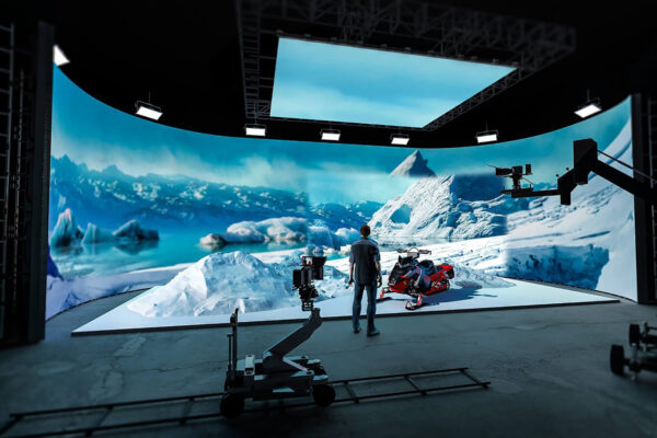 Modern Visual Effects for Creators & Studios virtual production screen