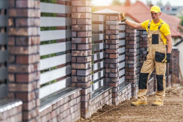 Spring-Ready Yards: Why Hiring a Fencing Contractor in Spring Enhances Your Home