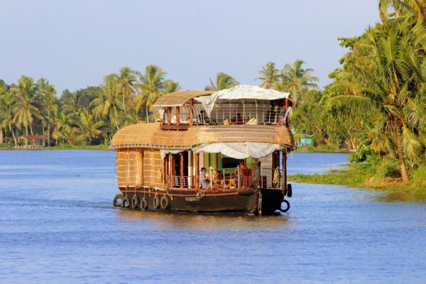 Scenic Kerala Backwater Tour for a Relaxing and Memorable Trip kerala backwater tour