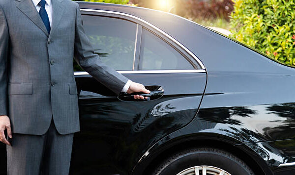 9 Reasons Chauffeur Service Beats Traditional Car Hire chauffeur service
