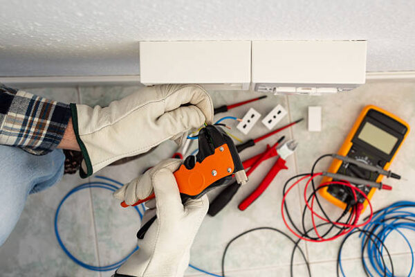 What Does an Electrician Recommend for Safe Holiday Lighting? electrician