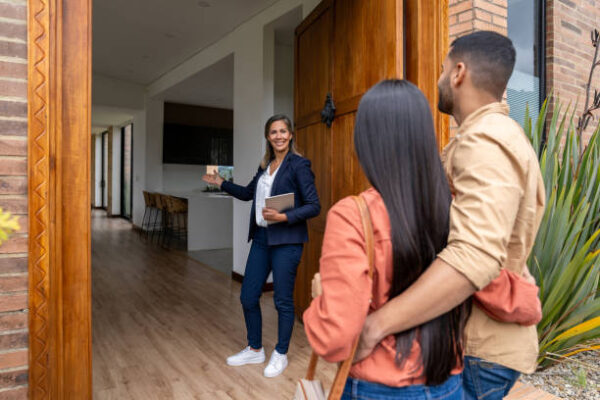 How a Real Estate Agent Gets You the Best Deal in Any Market real estate agent
